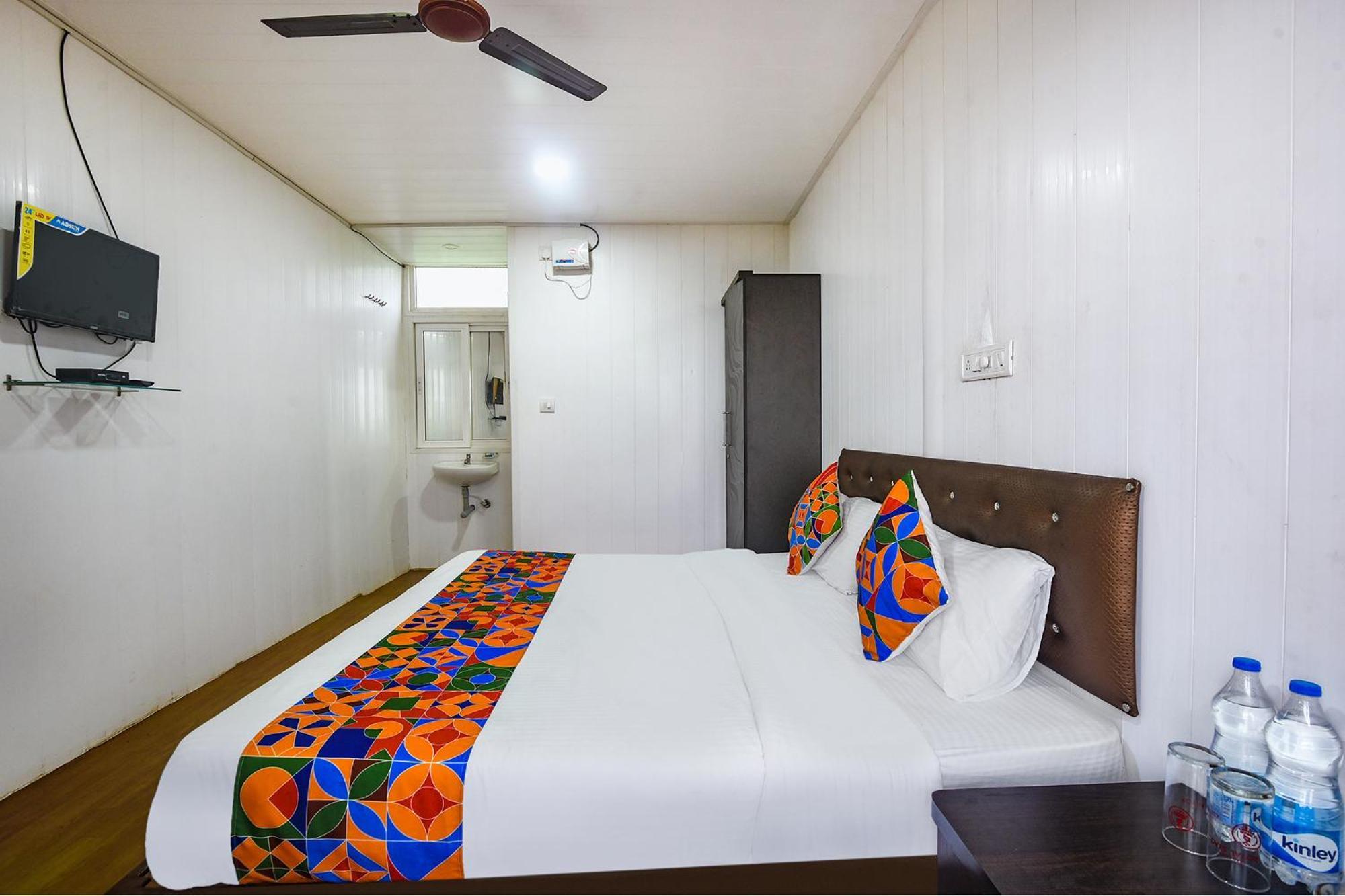 Fabexpress Vincy Palace, Mandrem Beach Hotell Eksteriør bilde